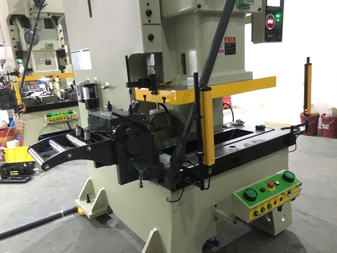 高速滾輪送料機安裝現場（LGK-2015NS）